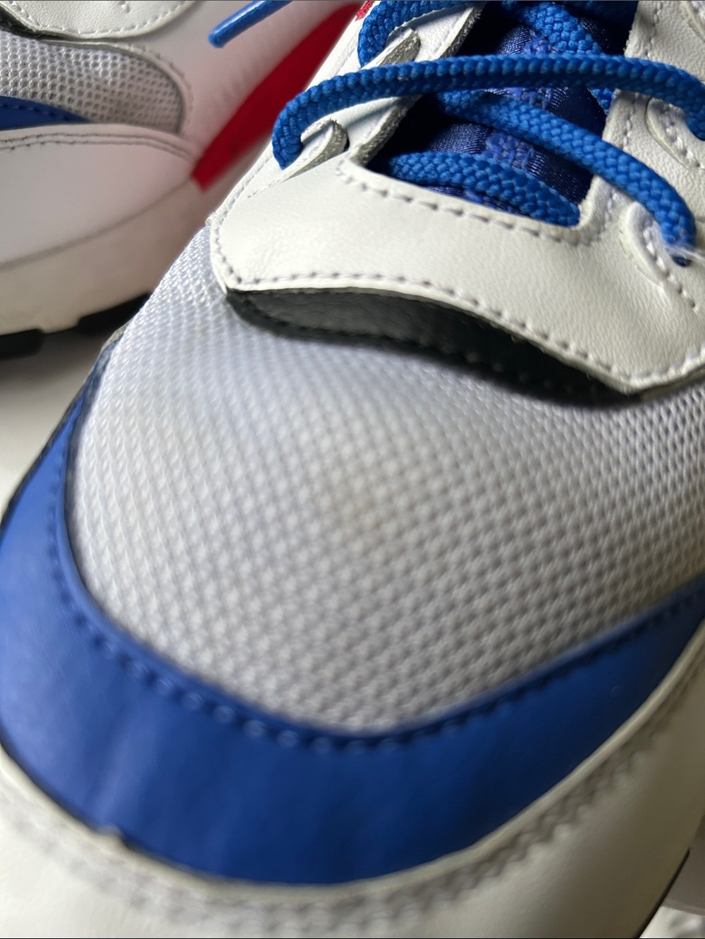 Puma R-System Men’s White Sneakers with Blue Laces and Red Logo 8.5🔷🔻🔷🔻🔷🔻🔷🔻🔷🔻🔷